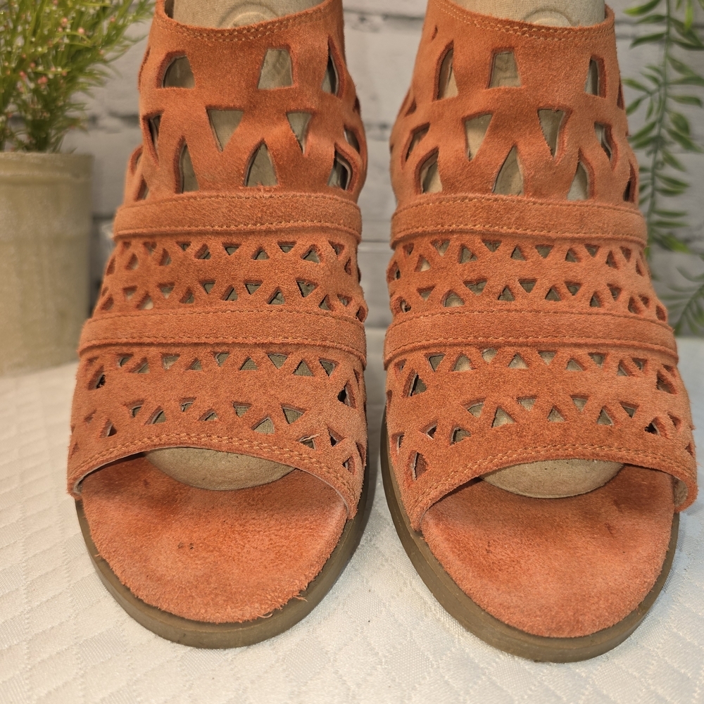 DIBA DREAMER ORANGE SUEDE FLAT SANDAL LASER-CUT GEOMETRIC PATTERN OPEN TOE 6.5 - Picture 6 of 10